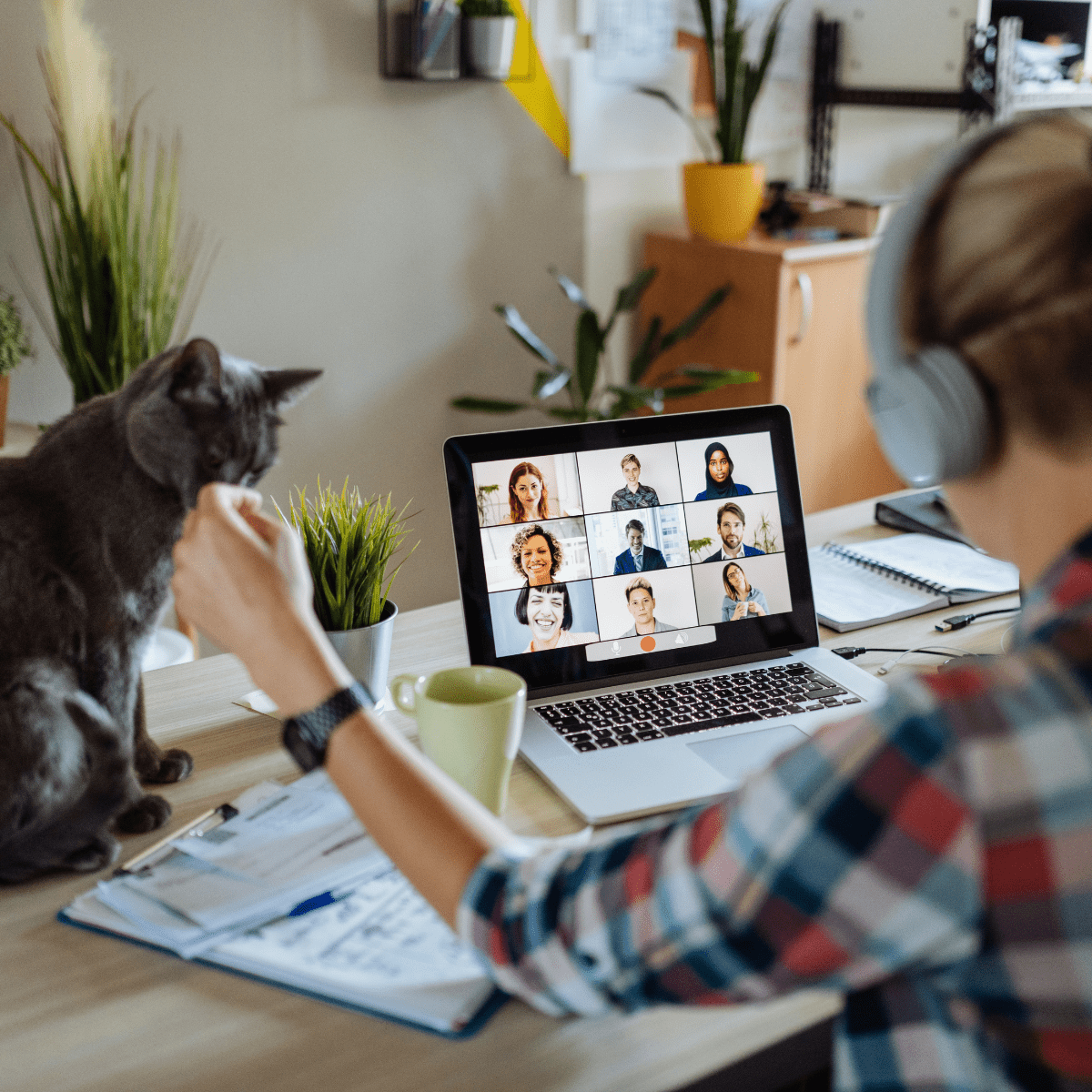 How to Set Up a Productive Home Office with the Right Communication Tools